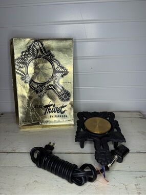 PARAGON Black Cast Iron Trivet with Gold Heating Plate